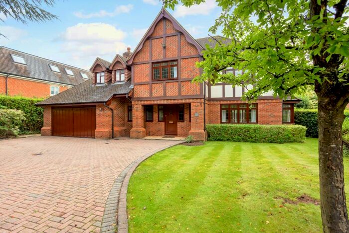 5 Bedroom Detached House To Rent In Foxborough Court Maidenhead, SL6
