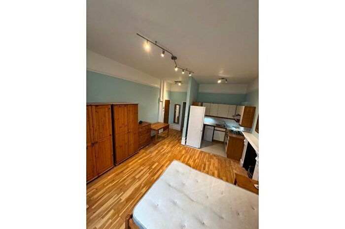 1 Bedroom Studio To Rent In Lambert Road, Brixton Hill, London, SW2