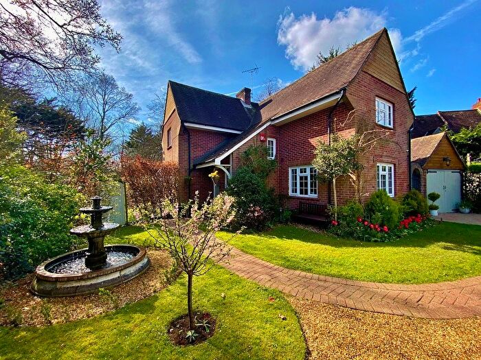 4 Bedroom Detached House For Sale In South Close, Havant, PO9