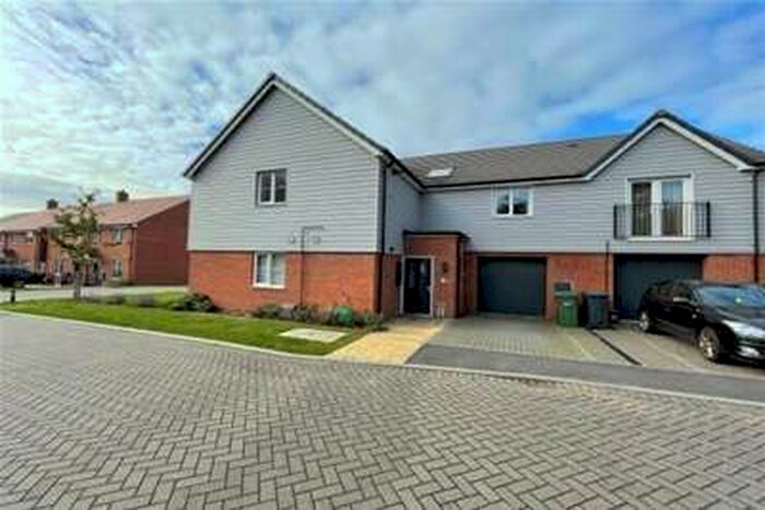 2 Bedroom Flat To Rent In Bowers Drive, Bursledon, Hampshire, SO31