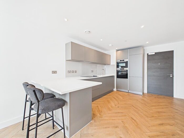 2 Bedroom Flat To Rent In Borough Hill, CR0