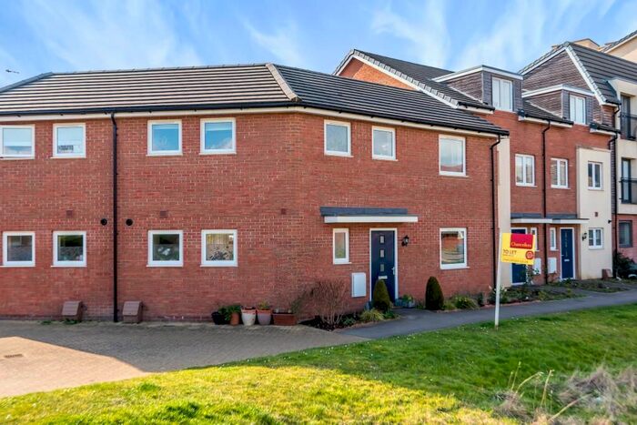 3 Bedroom Semi-Detached House To Rent In Quercetum Close, Aylesbury, HP19