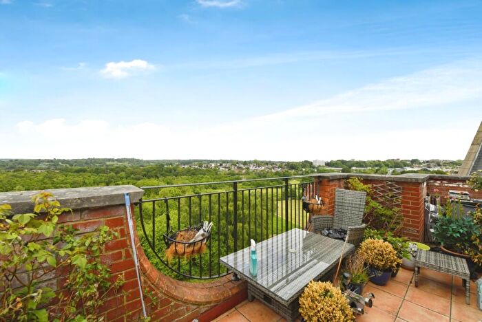 2 Bedroom Flat For Sale In Rhapsody Crescent, Warley, Brentwood, Essex, CM14