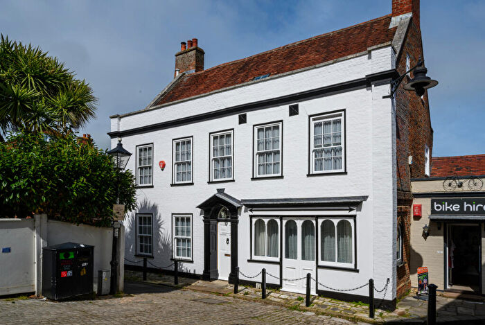 4 Bedroom House For Sale In Quay Hill, Lymington, Hampshire, SO41