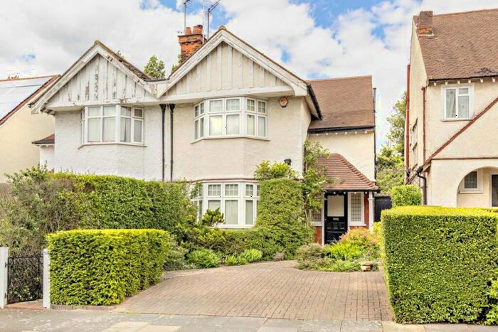 4 Bedroom Semi-Detached House To Rent In Corringham Road, London, NW11