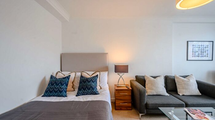 1 Bedroom Flat To Rent In Hill Street, London, W1J