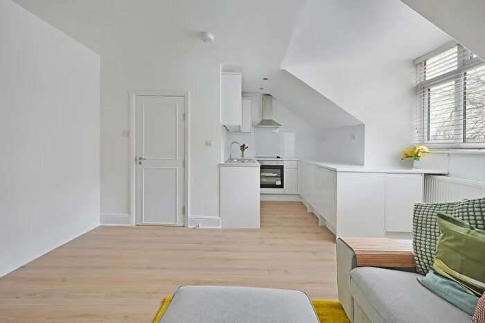 1 Bedroom Flat To Rent In High Road, London, N2