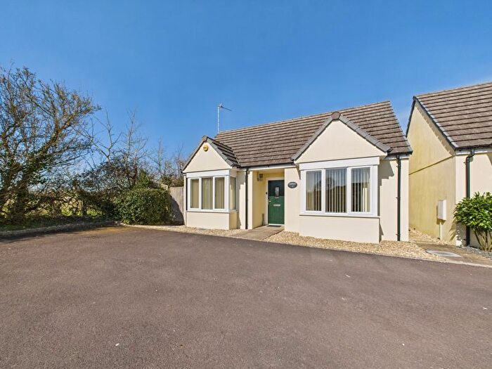 3 Bedroom Bungalow For Sale In Meadow Close, Somerton, TA11