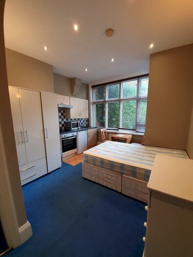 Studio To Rent In Stile Hall Gardens, Chiswick, London, W4