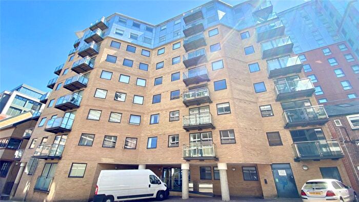 2 Bedroom Flat To Rent In Merchants Place, Reading, Berkshire, RG1