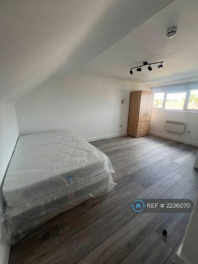 Studio To Rent In Carmelite Road, Harrow, HA3