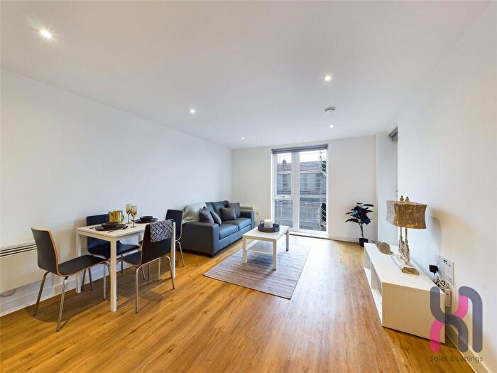 2 Bedroom Flat For Sale In The Plaza, Advent Way, Ancoats, Manchester, M4