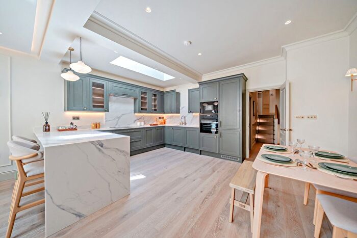 4 Bedroom Flat For Sale In Lower Richmond Road, Putney, London, SW15