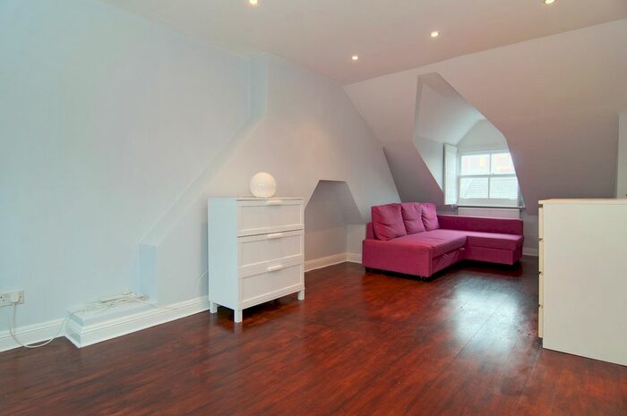 Studio To Rent In Bravington Road, Maida Vale, W9