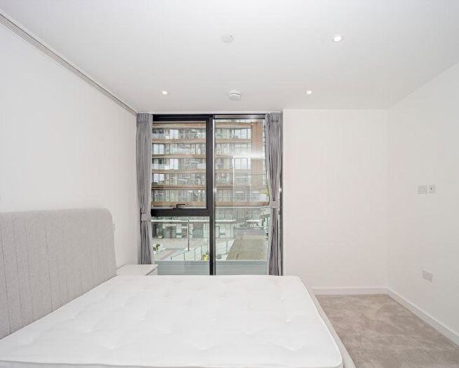 2 Bedroom Apartment To Rent In Gauging Square, London, E1W