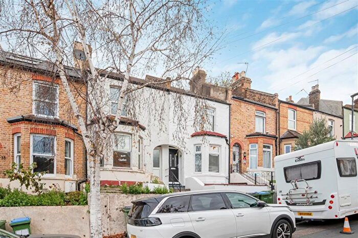 3 Bedroom Property To Rent In Sladedale Road, Woolwich, SE18