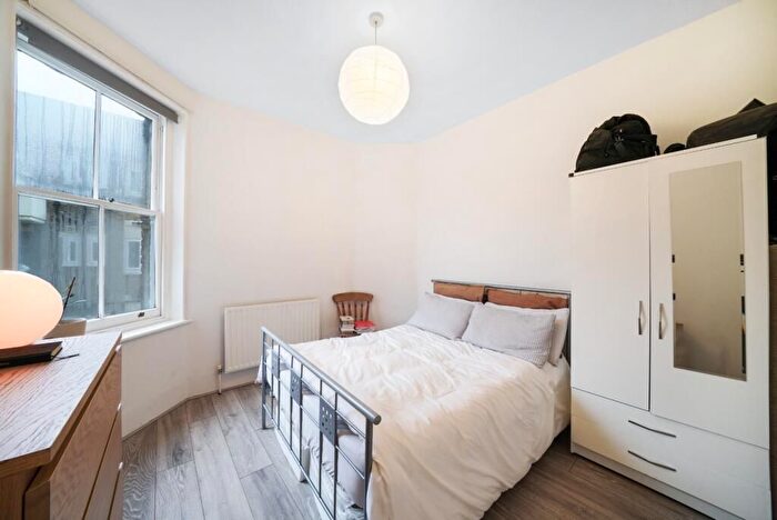2 Bedroom Flat To Rent In Kingwood Road, London, SW6