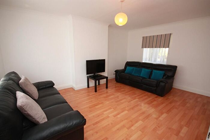 4 Bedroom Terraced House To Rent In Old Oak Common Lane, East Acton, London, W3