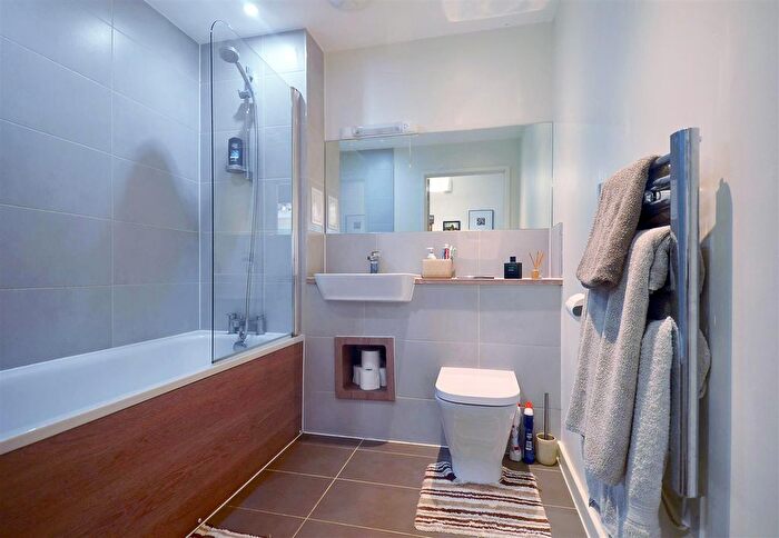 1 Bedroom Flat For Sale In Rokesby Road, Slough, SL2