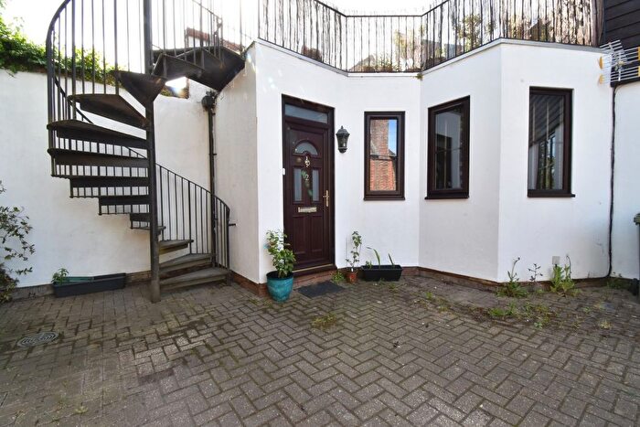1 Bedroom Maisonette For Sale In The Street, Egerton, Ashford, TN27