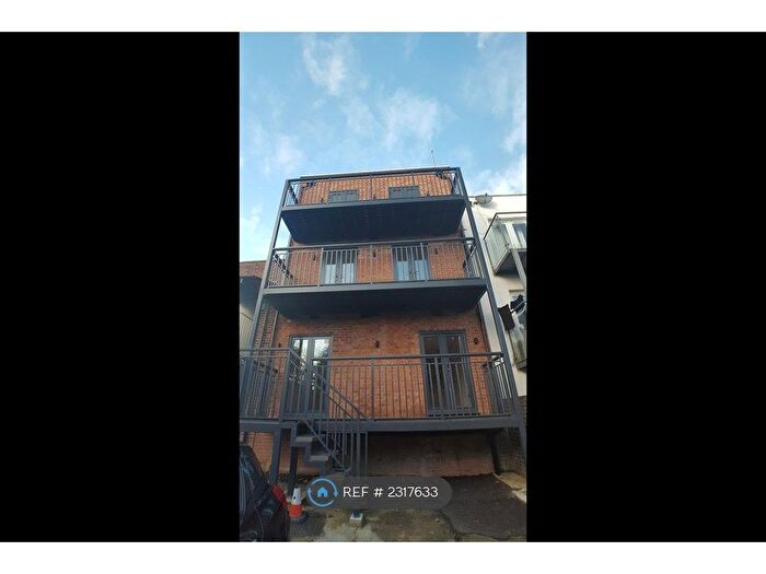 2 Bedroom Flat To Rent In Addington Road, South Croydon, CR2