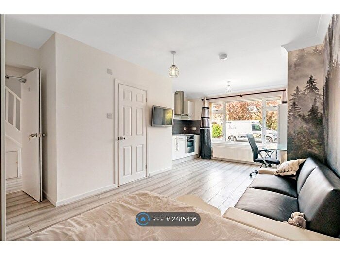 Studio To Rent In Bourne Road, Cambridge, CB4