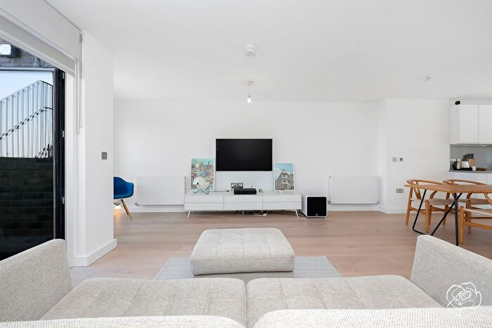 3 Bedroom Flat To Rent In Villiers Gardens, Stratford, E20