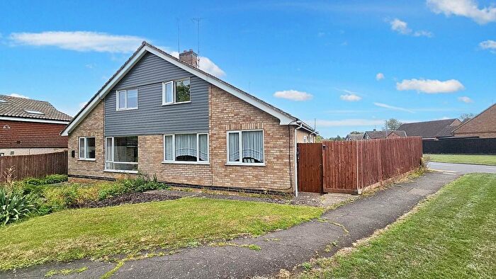 3 Bedroom Semi-detached House For Sale In London Road, Roade, NN7