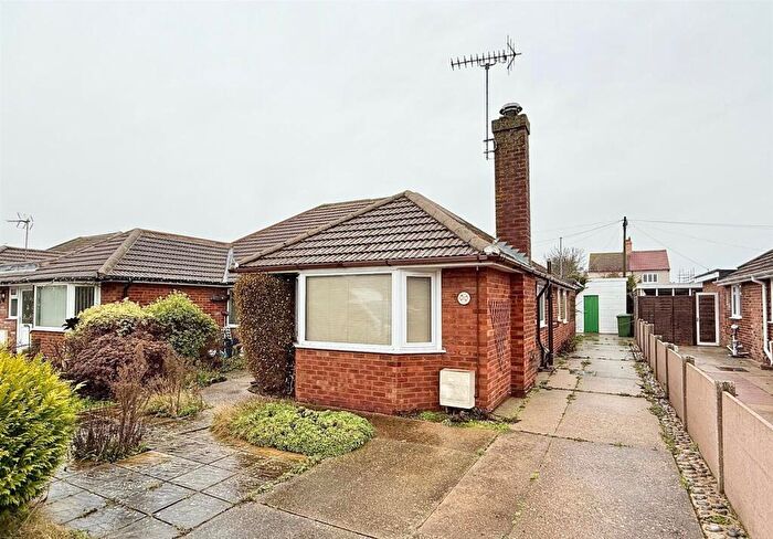 3 Bedroom House For Sale In Links Close, Caister-On-Sea, Great Yarmouth, NR30
