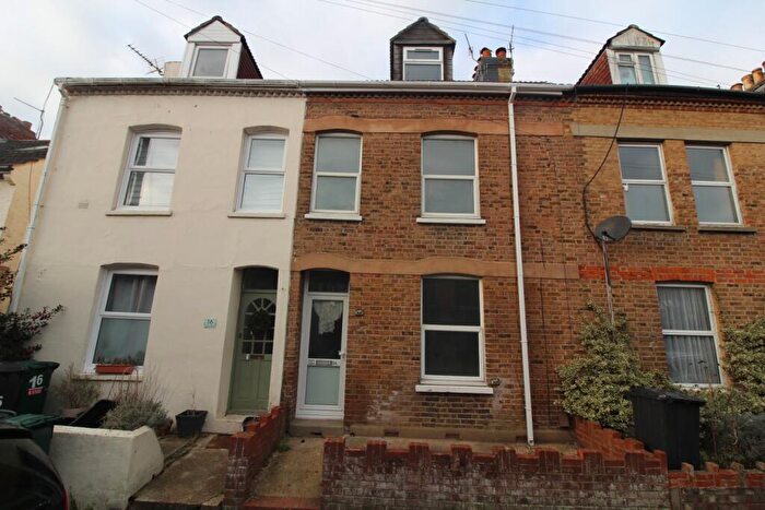3 Bedroom Semi Detached House To Rent In Crown Road, Portslade, East Sussex, BN41