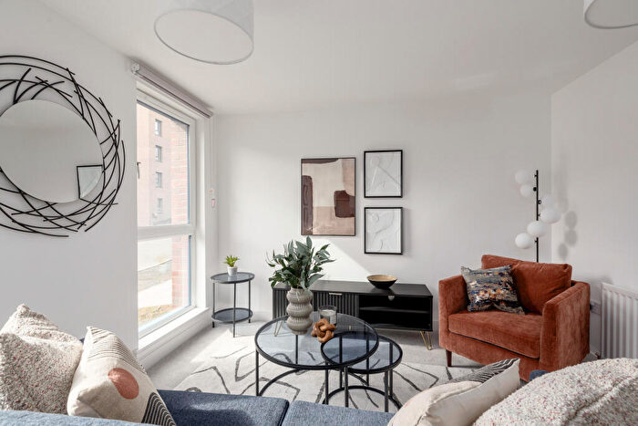 2 Bedroom Apartment To Rent In Etna Street, Glasgow, G41