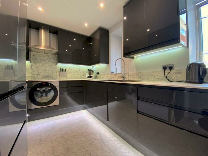 3 Bedroom Flat To Rent In Wilbury Road, BN3