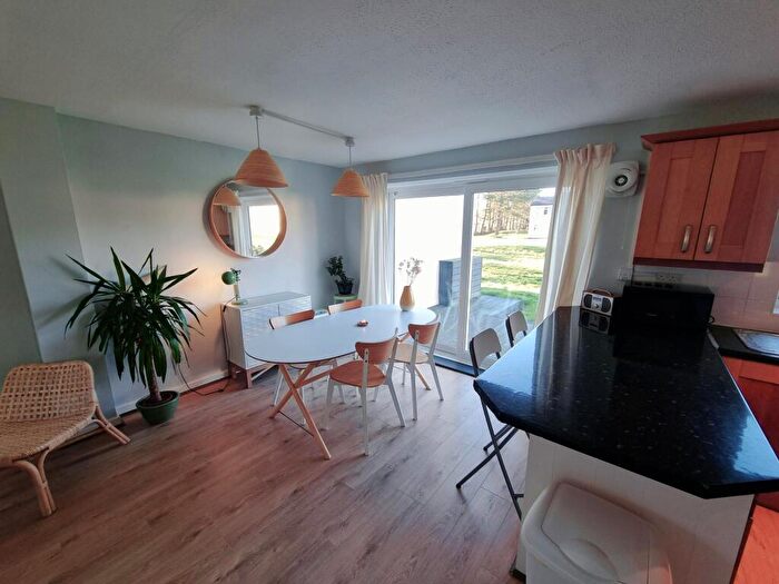 3 Bedroom Flat To Rent In Glan Gors, Harlech, LL46
