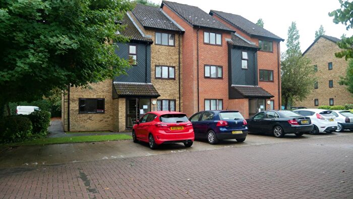 1 Bedroom Flat To Rent In Turnpike Lane, Uxbridge, UB10