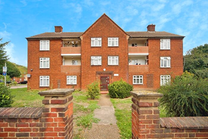 2 Bedroom Flat For Sale In Snaresbrook Road, London, E11