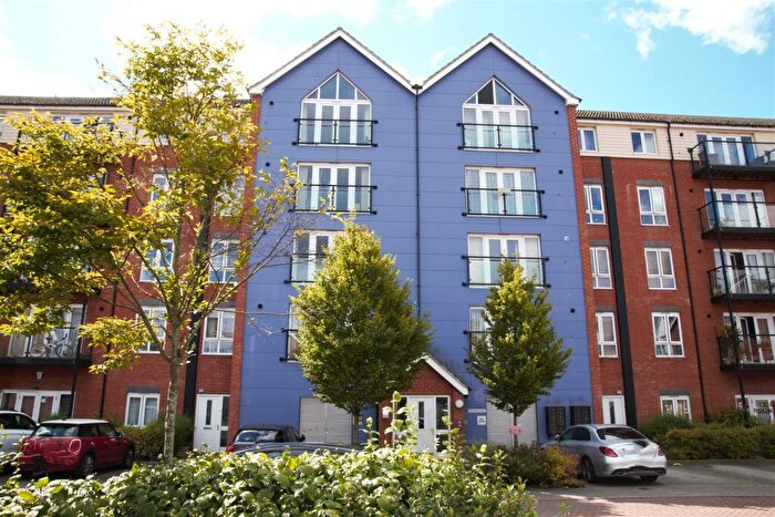 2 Bedroom Apartment For Sale In Chadwick Road, Slough, SL3