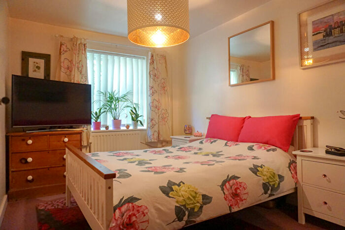 2 Bedroom Flat For Sale In Beaumaris Gardens, London, SE19