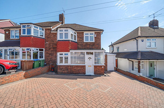 3 Bedroom Semi-Detached House For Sale In Kimberley Drive, Sidcup, DA14