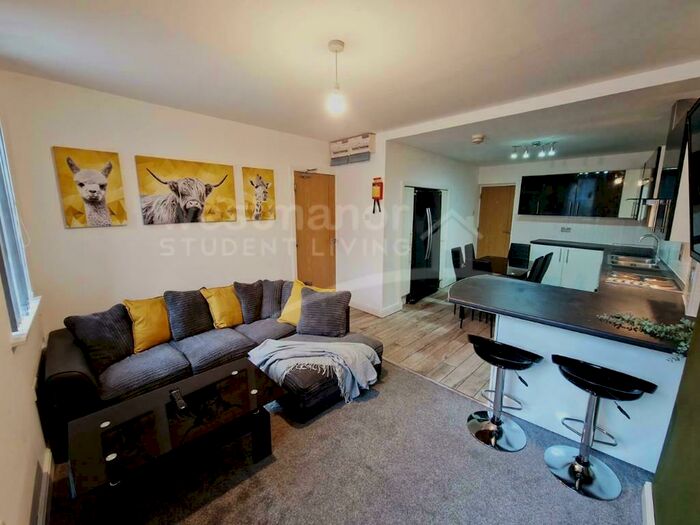 6 Bedroom Semi-Detached House To Rent In London Road, Leicester, LE2
