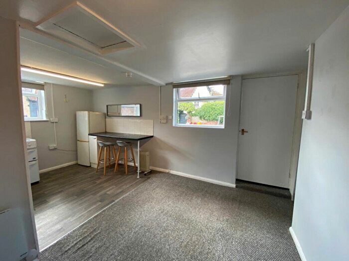 1 Bedroom House To Rent In Welwyn Equestrian Centre, Arnolds Farm, Pottersheath Road, AL6