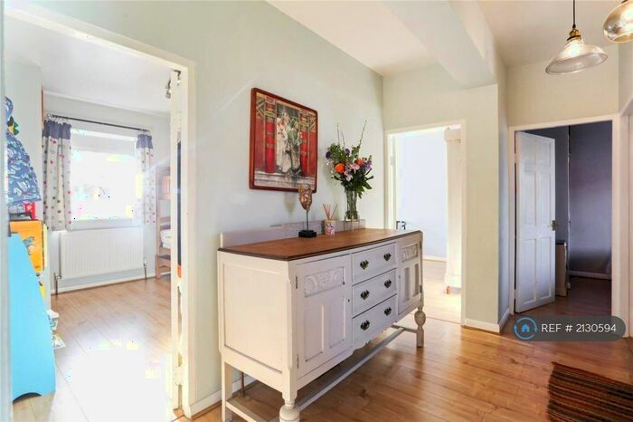 3 Bedroom Flat To Rent In Broomwood Road, London, SW11