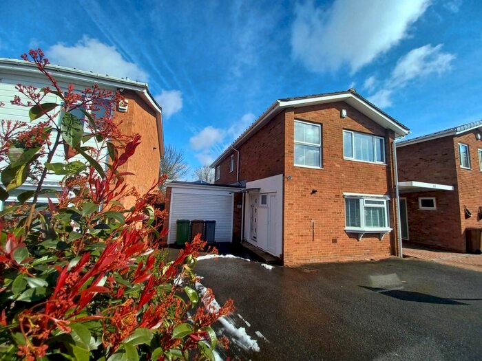 4 Bedroom Property To Rent In Dovecote Close, Solihull, B91