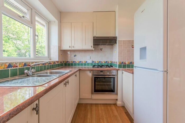 2 Bedroom Flat To Rent In Belvedere Close, Esher, KT10