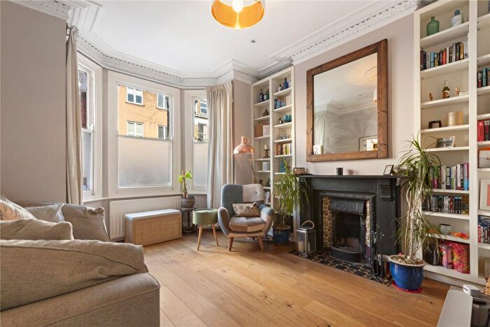 2 Bedroom Apartment For Sale In Strathblaine Road, London, SW11
