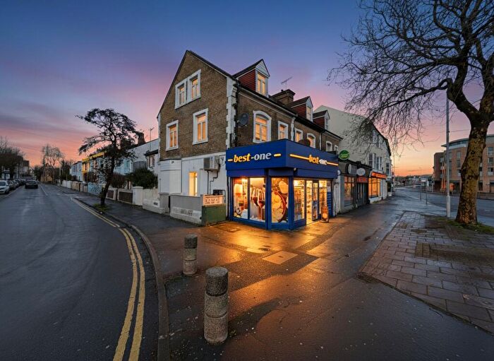 3 Bedroom Flat To Rent In Chapel Road, Worthing, BN11