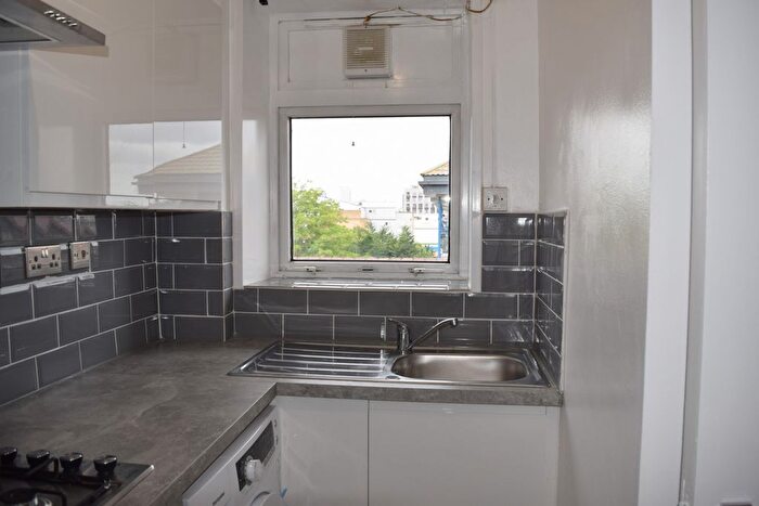 Studio To Rent In Colville House, Waterloo Gardens, London, E2