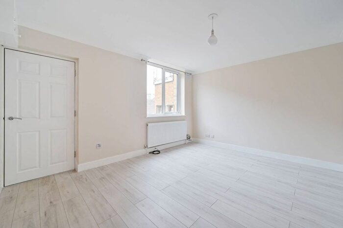 1 Bedroom Maisonette To Rent In Monk Street, Woolwich, London, SE18