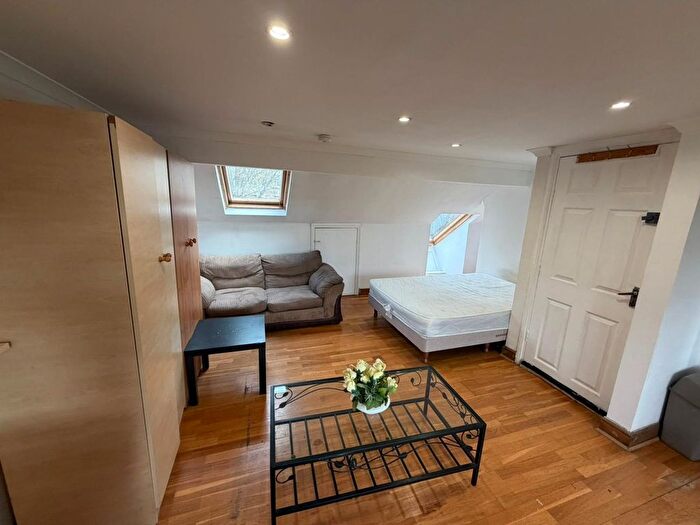 Studio To Rent In Bromyard Avenue, London, W3