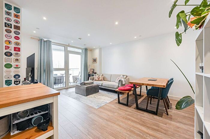 2 Bedroom Flat For Sale In Telegraph Avenue, Greenwich, Greenwich, London, SE10