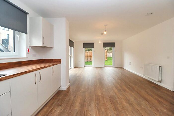 2 Bedroom End Of Terrace House To Rent In Kilpatrick Grove, Edinburgh, EH6